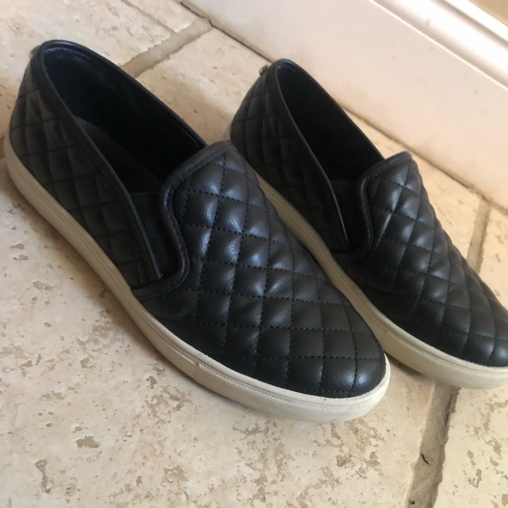 Steve Madden slip on sneakers !